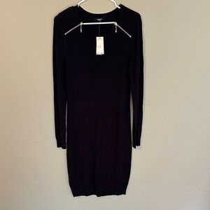 Premise Elegant Black Long Sleeve Dress with Chain Accent